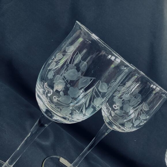 Vintage Toscany Etched Wine Glasses - Picture 2 of 4